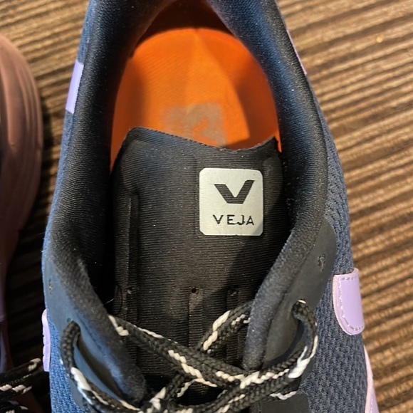 Veja
Dekkan Shoes - Picture 6 of 10